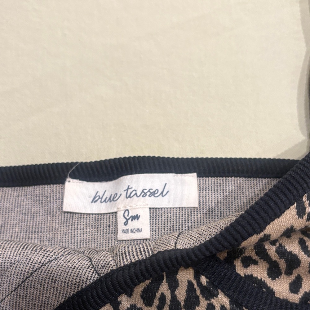Leopard Print Crop Top - Picture 2 of 3